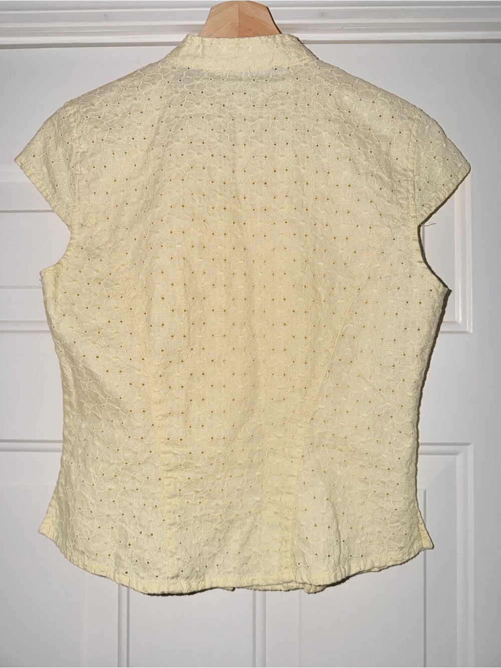 Pale Yellow Eyelet Linen‎ Button-Down Top. Saint Tropez West. Sz S - Picture 3 of 5